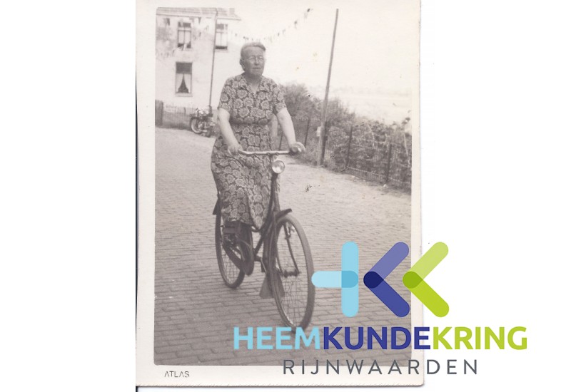 Hendrina Johanna Damen 4-6-1893 -- 11-5-1969 Coll. HKR F0000050